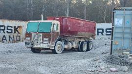 Peterbilt Roll Off Truck (9 of 11)