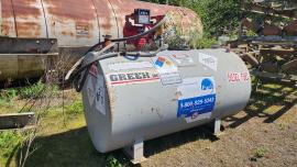 Stationary 1,000 Gallon Fuel Tank (2 of 5)