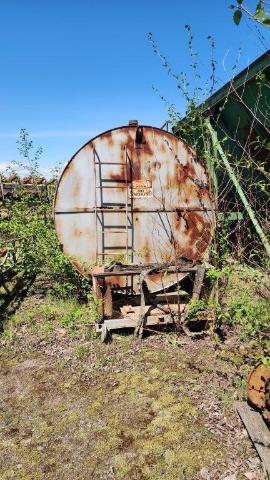 Stationary 10,000 Gallon Fuel Tank (3 of 5)