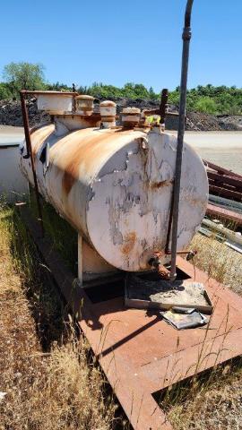 Stationary 500 Gallon Fuel Tank (2 of 3)