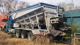 3 axle 1995 Stone Spreader (3 of 11)