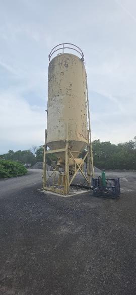 REDUCED PRICE -Stationary 300BBL Dust Silo (2 of 8)